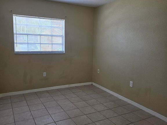 3rd image of 102 Preston Ln #1