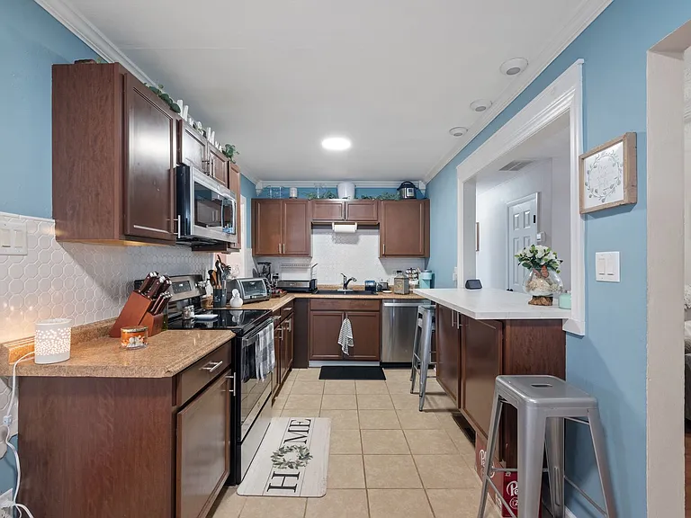1061 Saint Julian Dr — Photo 9
