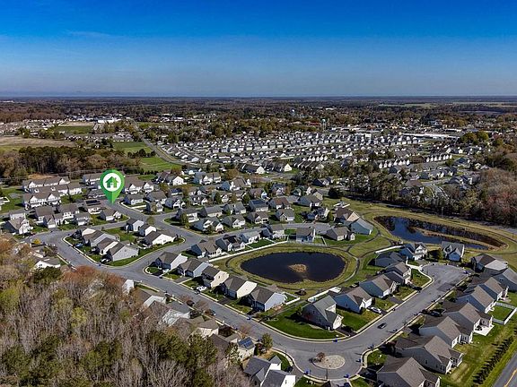 4th image of 401 Amberly Ct