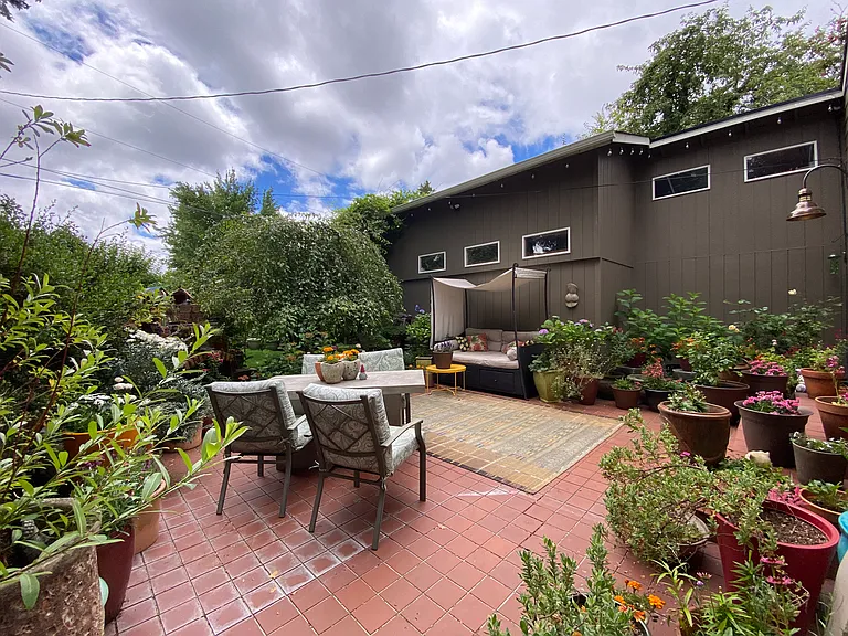 NW 6th Ave — Photo 5