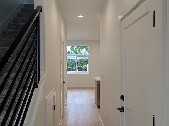 3rd image of 5041 SE King Rd #A