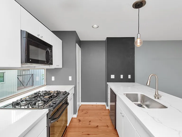 2605 Calumet St #38 — Photo 17