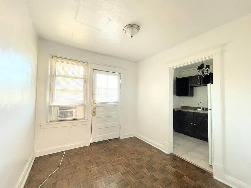 Studio, 1.0 bath, 550 sqft, $775 — Photo 2