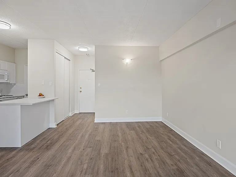 201 Hunter St E — Photo 11