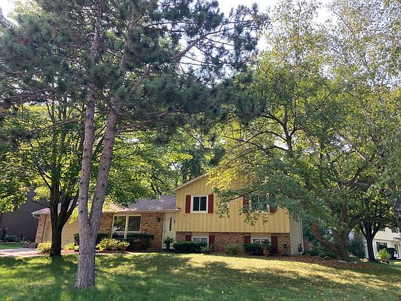 2nd image of 2527 Interlachen Dr