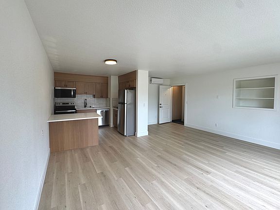 4th image of 10701 NE 59th St APT E