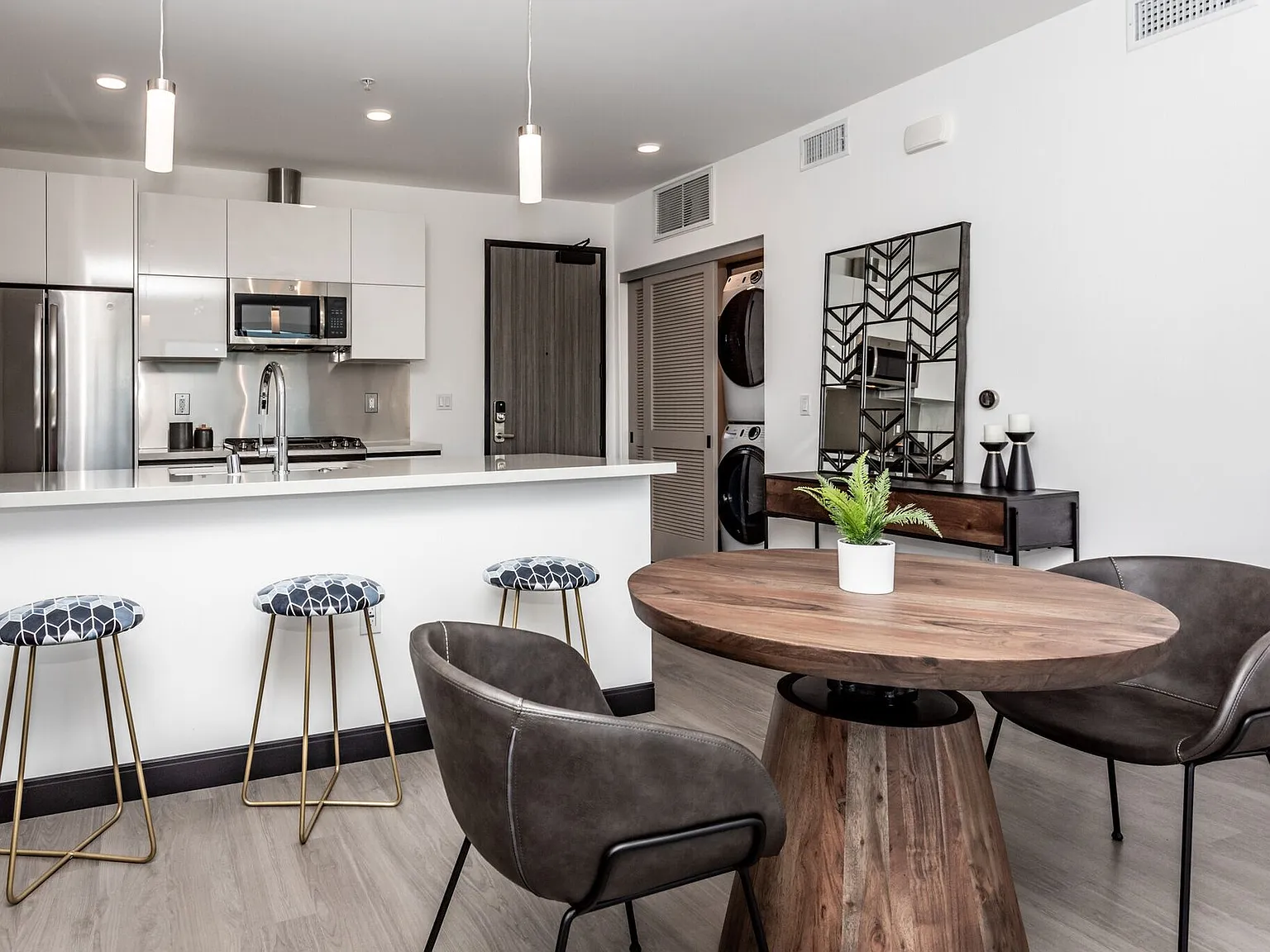 Vida Studio City — Photo 4