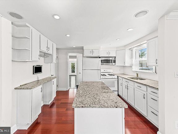 5th image of 755 Braxton Rd
