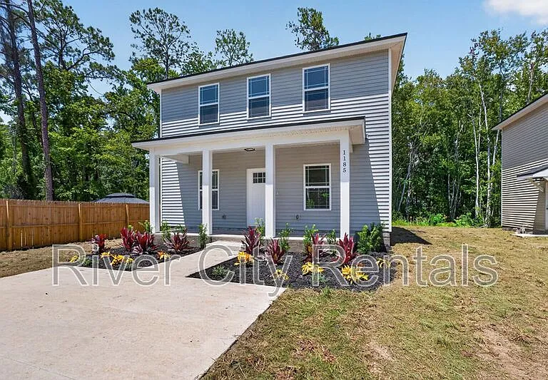 1181 Floyd St — Photo 1
