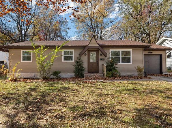 2209 N Kentwood Avenue, Springfield, MO 65803