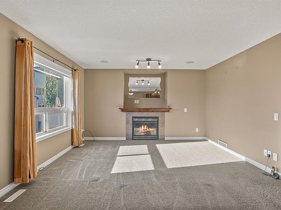 3rd image of 19 W Oldring Cres