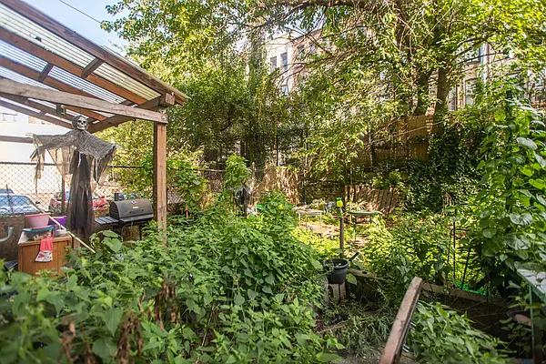 Rented by Commercial Capital Resources INC | media 46
