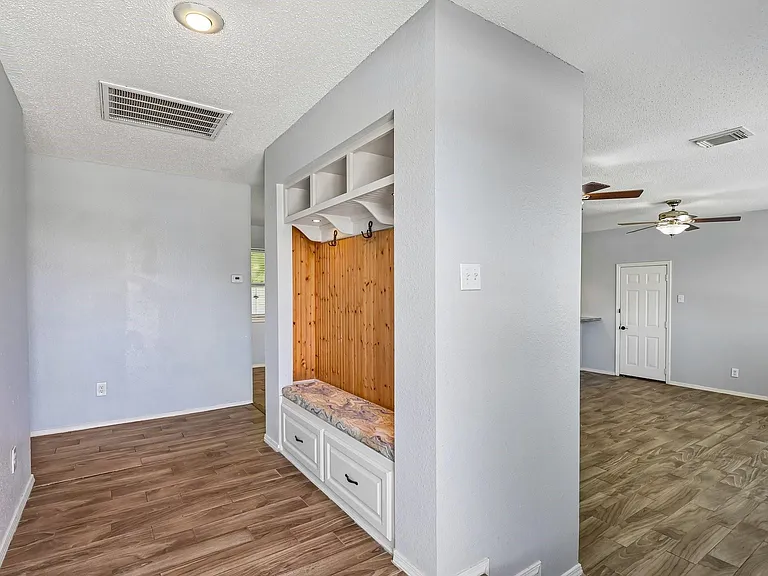 5709 Maco St — Photo 5