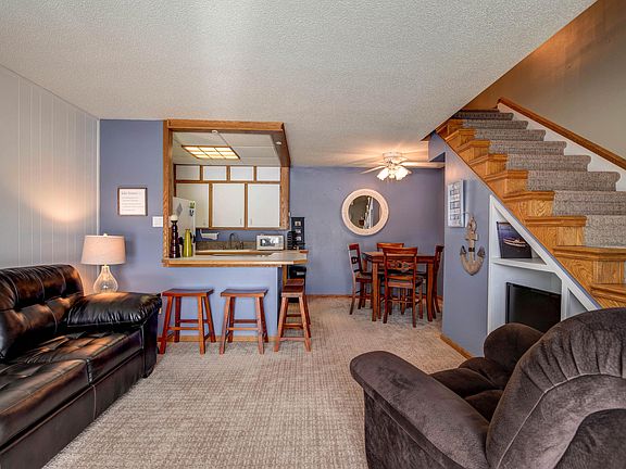 4th image of 3201 Emerson St #122