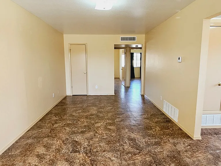 3903 Van Buren Ave — Photo 4