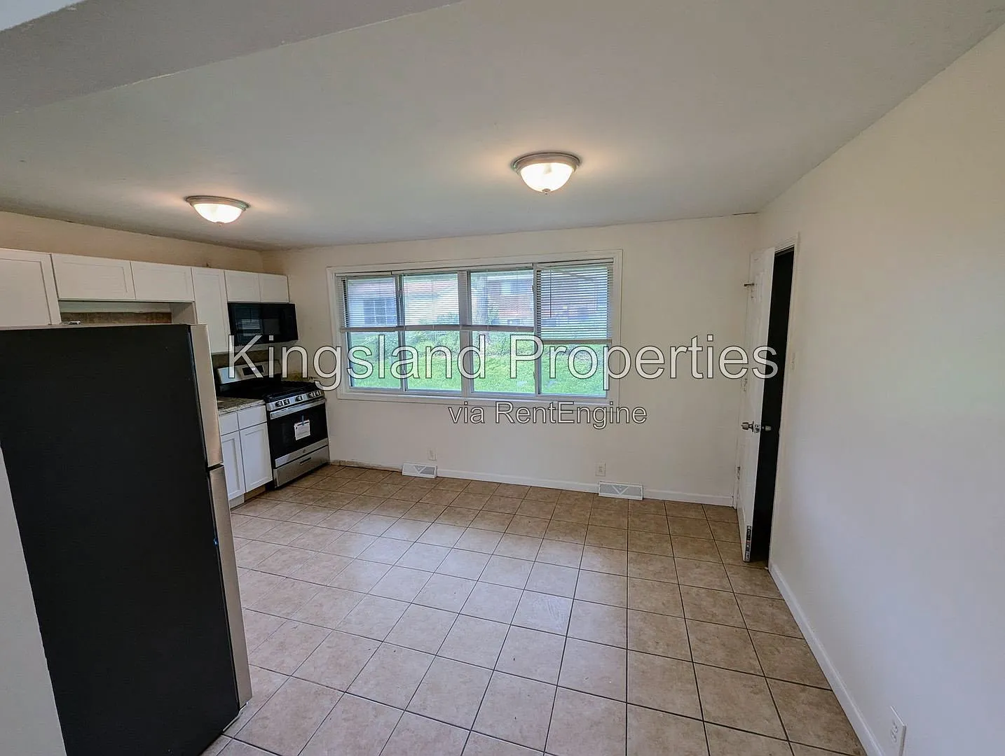 3 bed, 1.5 bath, 950 sqft, $1,450 — Photo 3