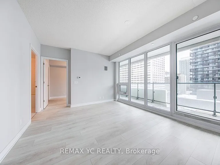 2221 Yonge St #1201 — Photo 8