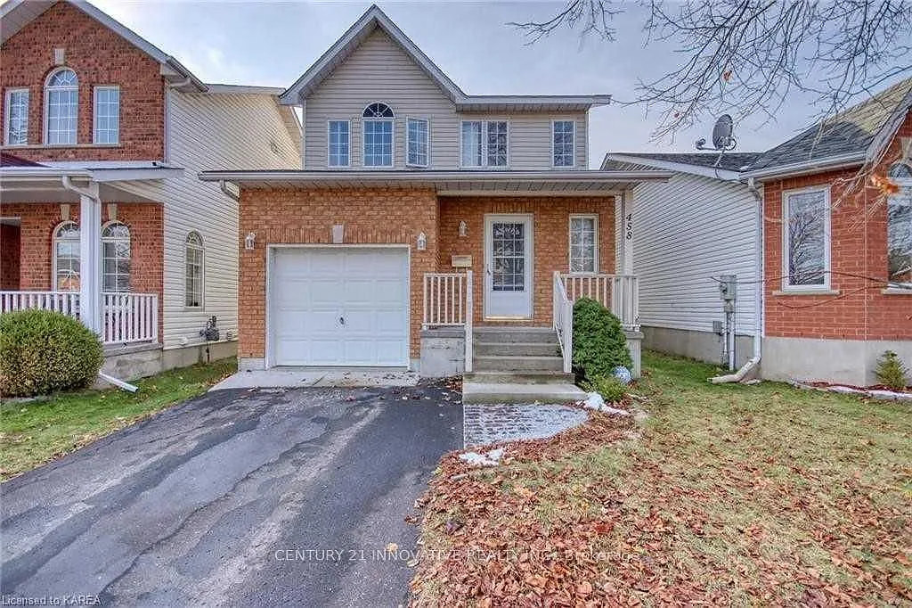 4 bed, $2,700 — Photo 1