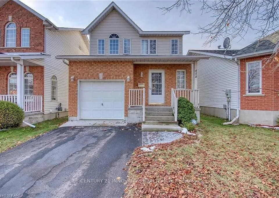 458 Freeman Cres E