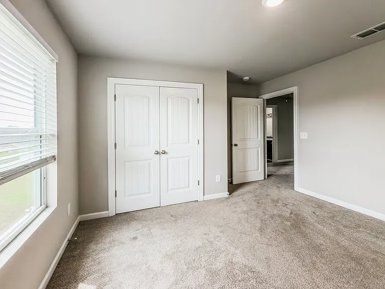 2240 Lismore Dr — Photo 11