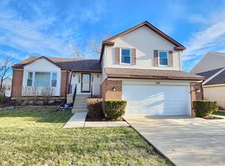 318 Chateau Dr, Buffalo Grove, IL 60089