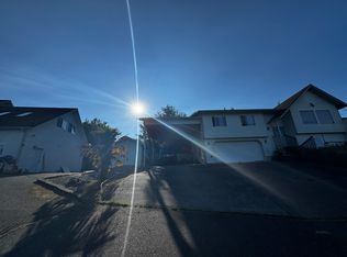 690 Pathfinder Ln #C, Camano Island, WA 98282
