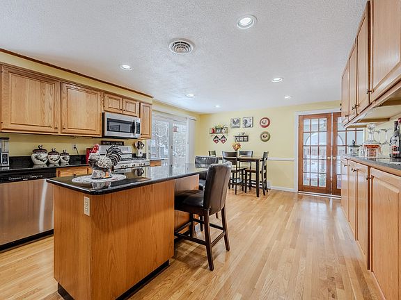 4th image of 15 Easthill Drive