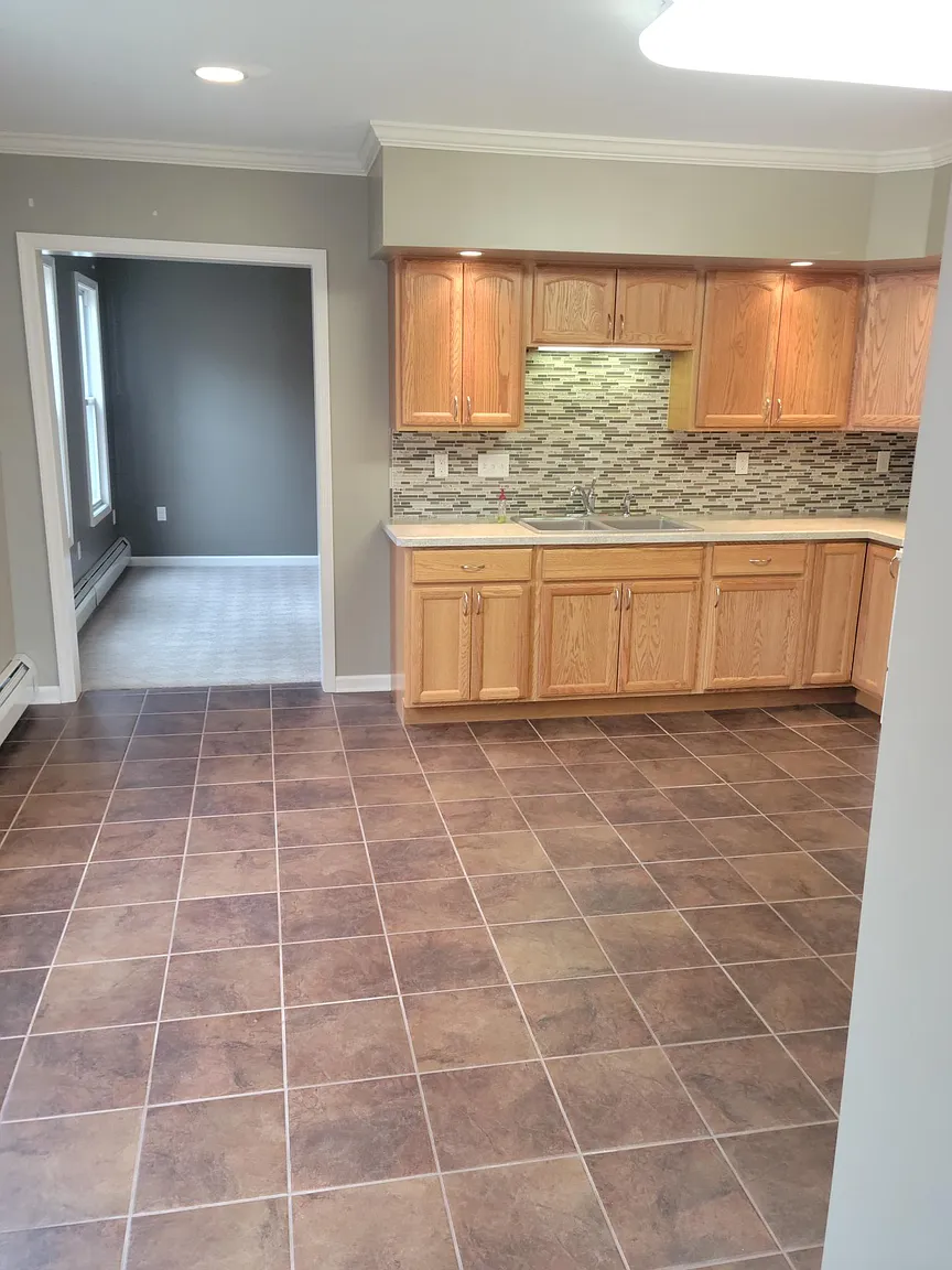 406 Railroad Ave photo 1