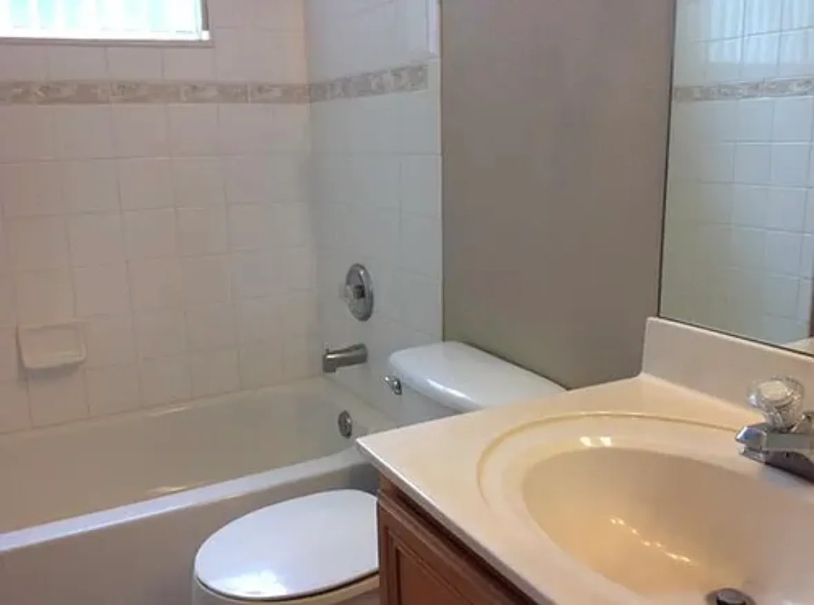 5 bed, 3000 sqft, $3,249 — Photo 4