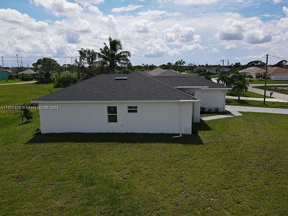 4th image of 1808 NW 12th Cpe