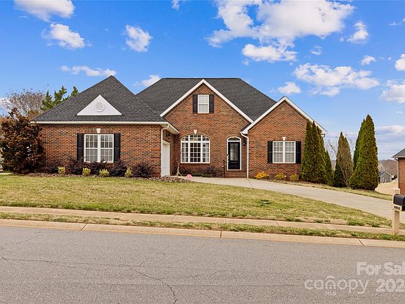 3rd image of 149 Fox Den Cir #63