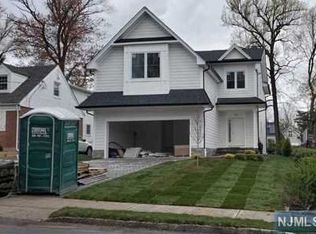 149 Columbus Dr, Tenafly, NJ 07670