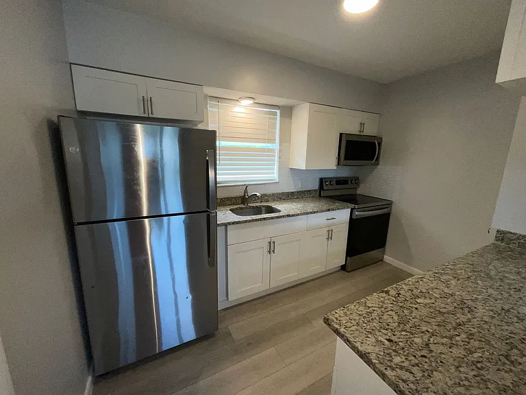 661 Hernando St — Photo 18