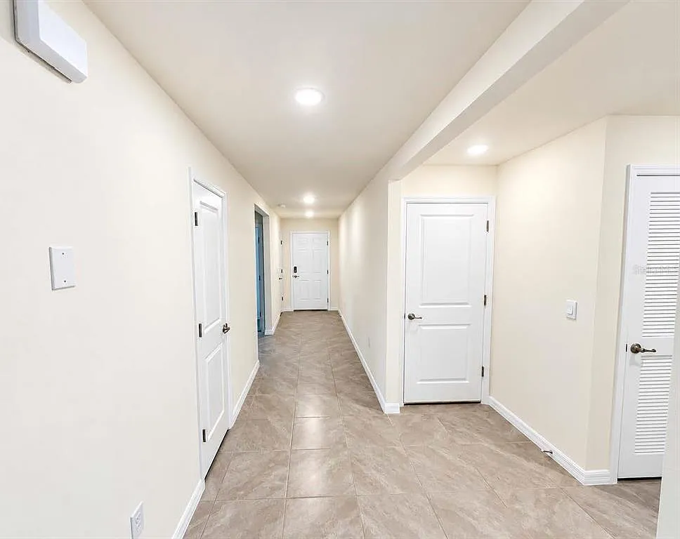 4 bed, 2.0 bath, 1827 sqft, $2,275 — Photo 3
