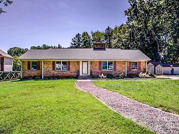 2nd image of 209 Woodstream Cir