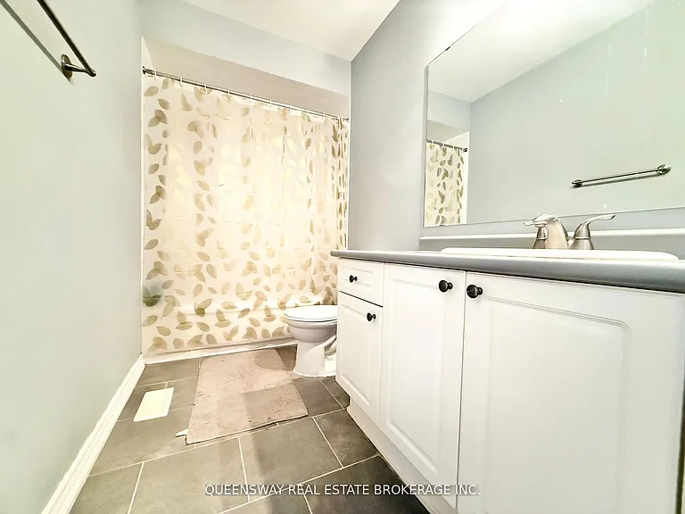 271 Ryerson Cres — Photo 4