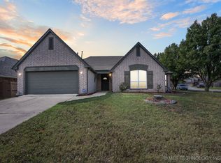 612 N Willow Ave, Broken Arrow, OK 74012