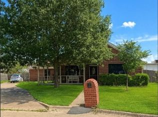 1008 Treys Ct, Sanger, TX 76266