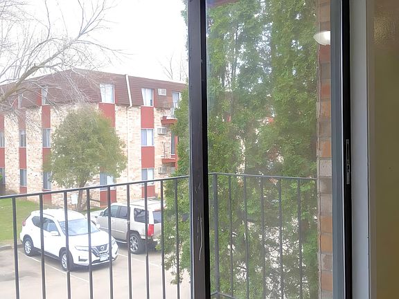 3rd image of 1067 Van Dyke St #203