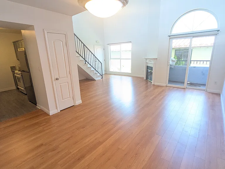 811 N Hayworth Ave #203 — Photo 13