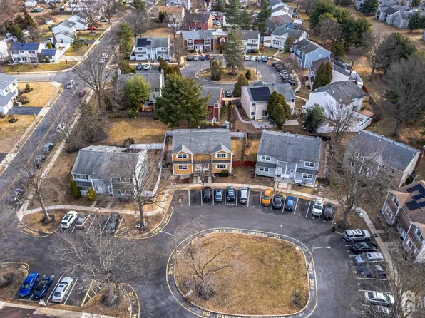 43 Edwina Ct, Dayton, NJ 08810