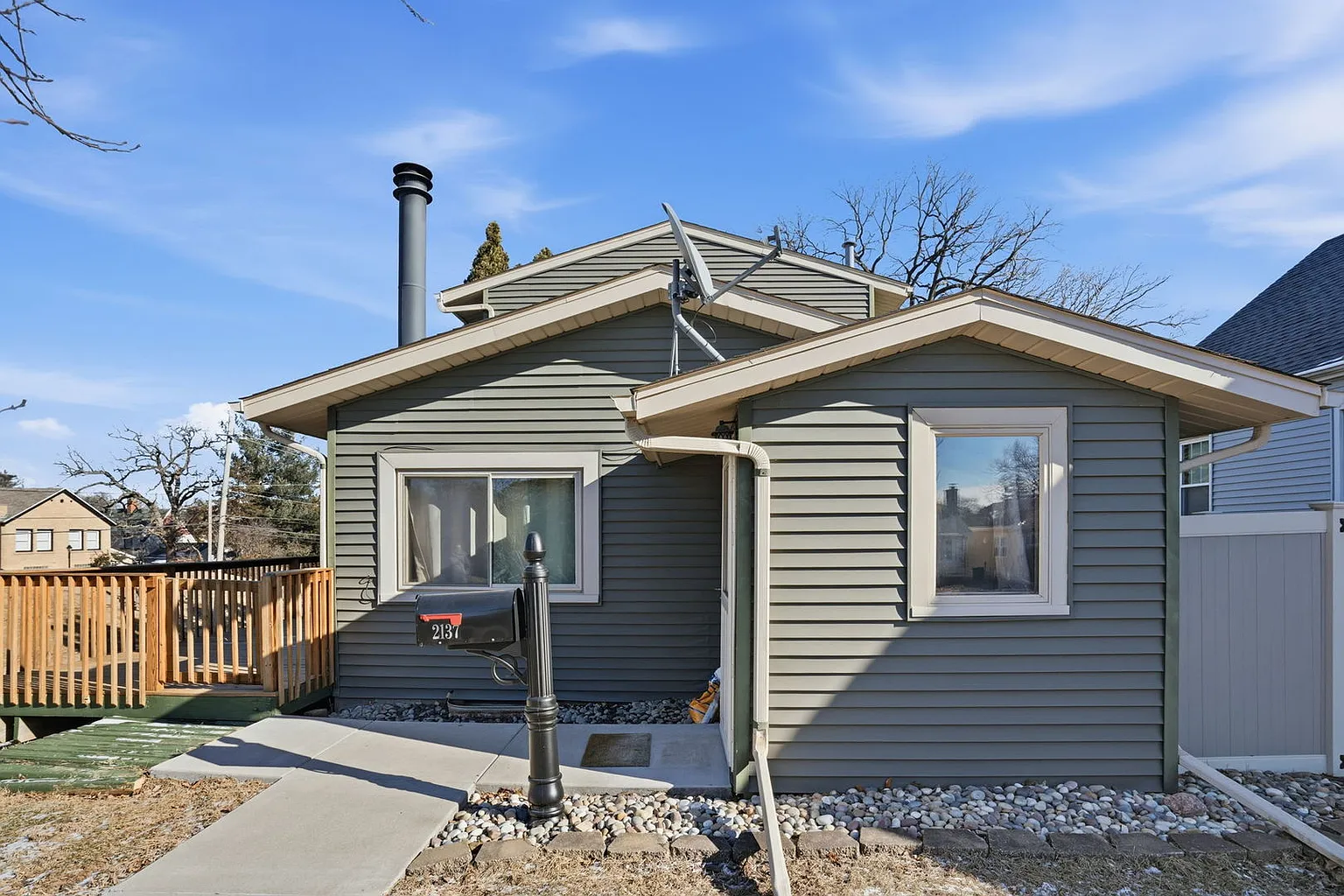 2137 Vine St photo 1