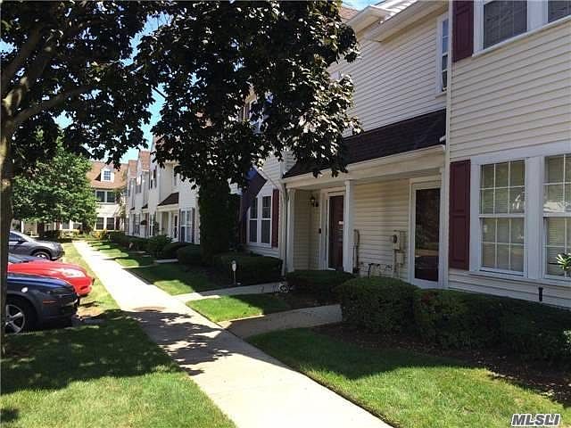 1st image of 7 Stratford Cir