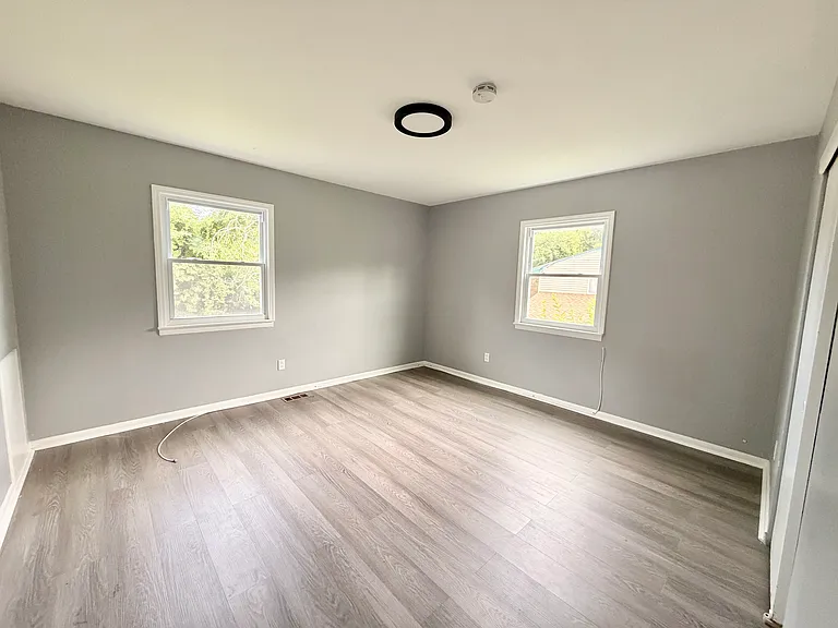 309 Ellis Ct — Photo 15