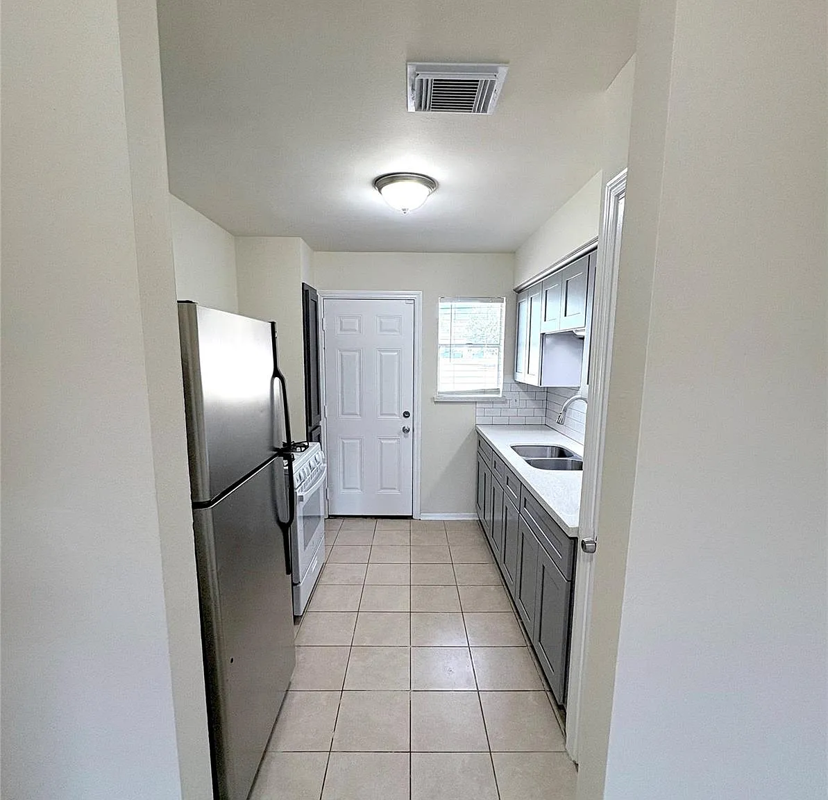 2 bed, 1.0 bath, 1485 sqft, $1,200 — Photo 4