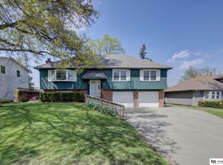 504 Shannon Rd, Papillion, NE 68046