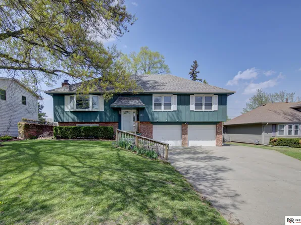 504 Shannon Rd, Papillion, NE 68046