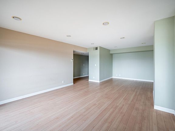 5th image of 316 N Maryland Ave Unit 303