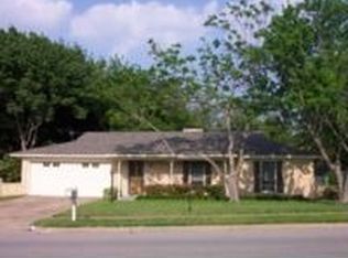 2136 Hurstview Dr, Hurst, TX 76054