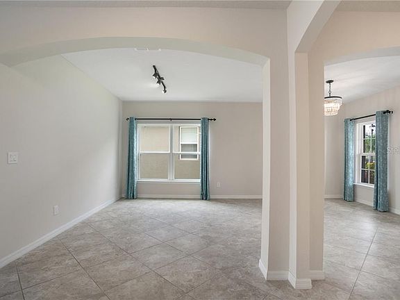 5th image of 813 Dusty Pine Dr